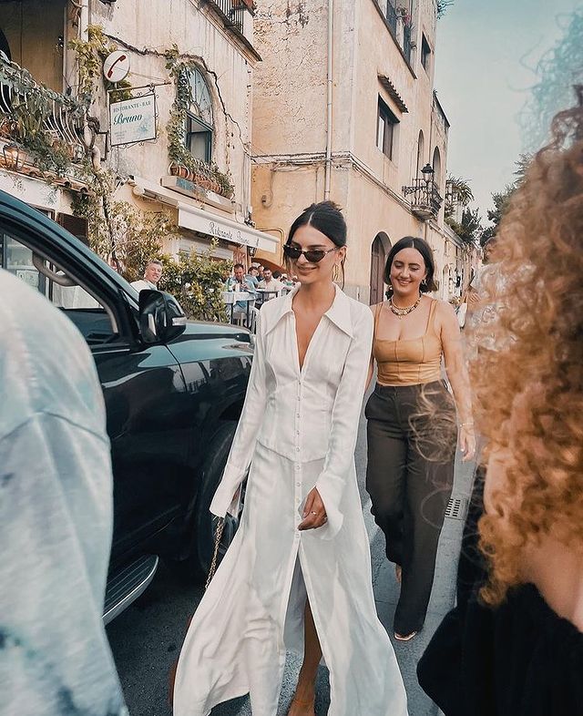 Emily Ratajkowski outfits